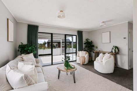 Photo of property in 2 Walnut Grove, Omokoroa, 3114