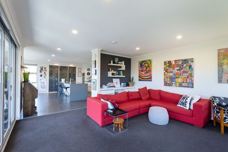 Photo of property in 13 Montrose Place, Highlands Park, New Plymouth, 4312