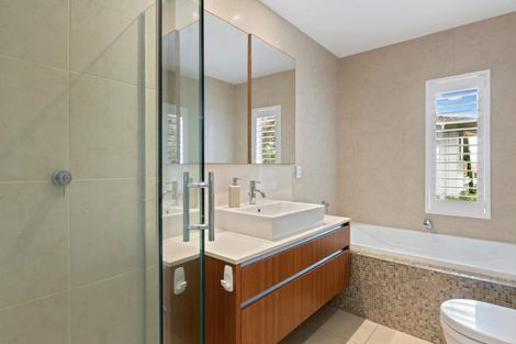 Photo of property in 270 Hurstmere Road, Takapuna, Auckland, 0622