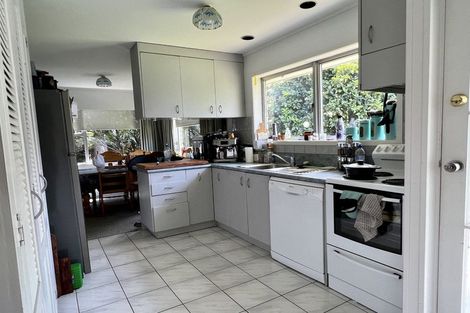 Photo of property in 19 Cascades Road, Pakuranga Heights, Auckland, 2010