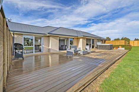 Photo of property in 25 Landsborough Drive, Darfield, 7571