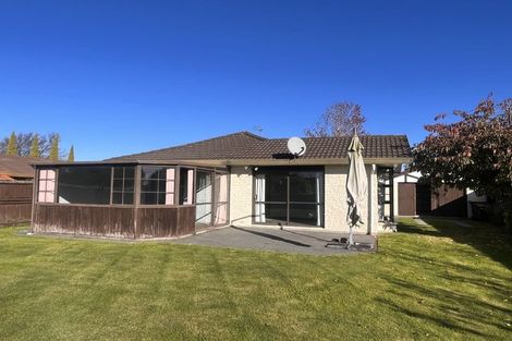 Photo of property in 32 Karnak Crescent, Russley, Christchurch, 8042