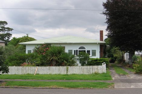 Photo of property in 32 Queensway, Three Kings, Auckland, 1024