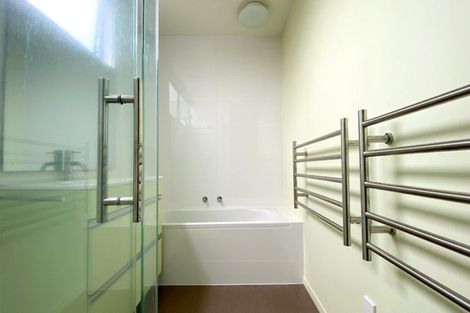 Photo of property in 28 Awaroa Road, Sunnyvale, Auckland, 0612