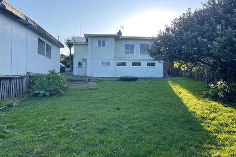 Photo of property in 492 Blockhouse Bay Road, Blockhouse Bay, Auckland, 0600