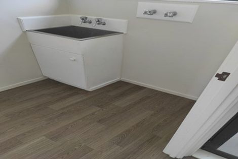 Photo of property in 2/21 Penion Drive, Flat Bush, Auckland, 2023