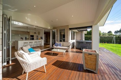 Photo of property in 21 Heta Road, Highlands Park, New Plymouth, 4312