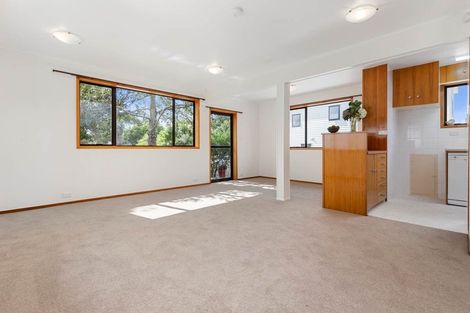 Photo of property in 8a Wendell Place, Greenlane, Auckland, 1061