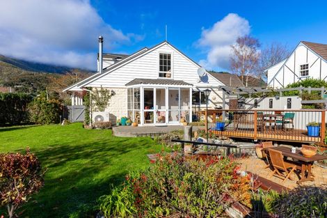 Photo of property in 16 Huia Street, Waikawa, Picton, 7220