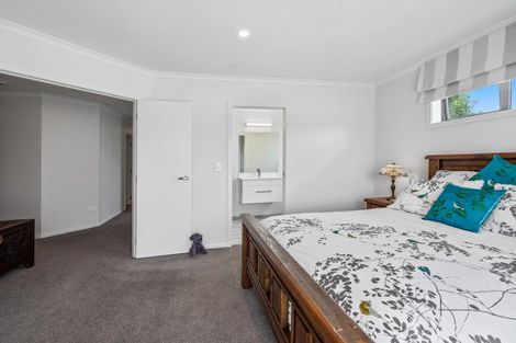 Photo of property in 8 Larches Lane, Kinloch, Taupo, 3377