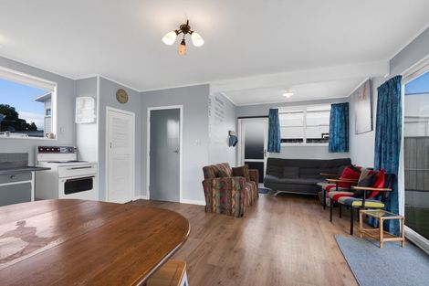 Photo of property in 18 Third Avenue, Urenui, 4377