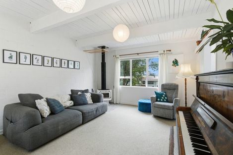 Photo of property in 116 Akaroa Drive, Maupuia, Wellington, 6022