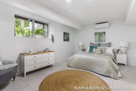 Photo of property in 32 Archmillen Avenue, Pakuranga Heights, Auckland, 2010