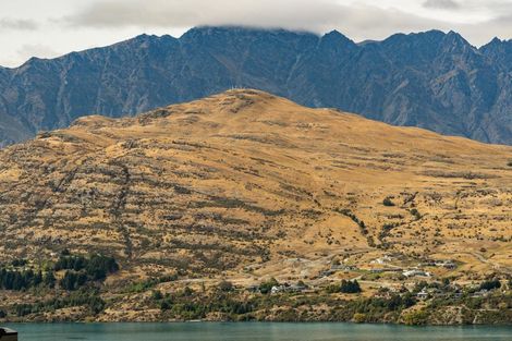 Photo of property in 7 Conifer Lane, Queenstown, 9300
