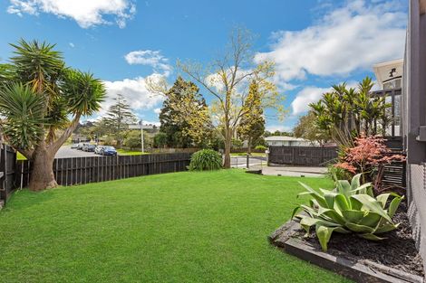 Photo of property in 1/52 Harrington Road, Henderson, Auckland, 0610