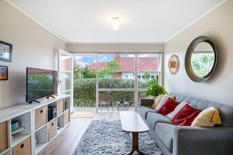 Photo of property in 10/77 Old Lake Road, Narrow Neck, Auckland, 0624