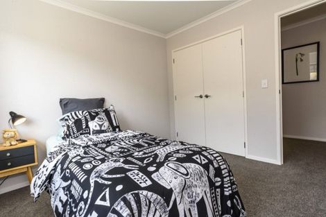 Photo of property in 2 Oakmont Crescent, Waiwhakaiho, New Plymouth, 4312