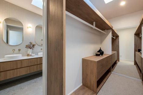 Photo of property in 18a Eastcliffe Road, Castor Bay, Auckland, 0620