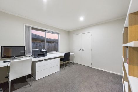 Photo of property in 80 Farnborough Drive, Grandview Heights, Hamilton, 3200