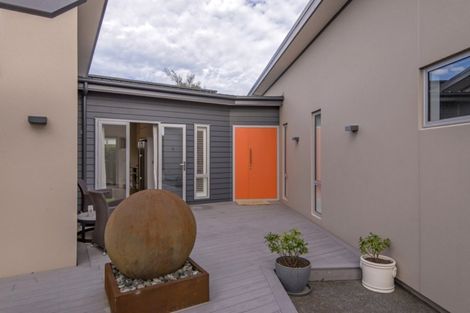 Photo of property in 18 Garreg Road, Fendalton, Christchurch, 8052