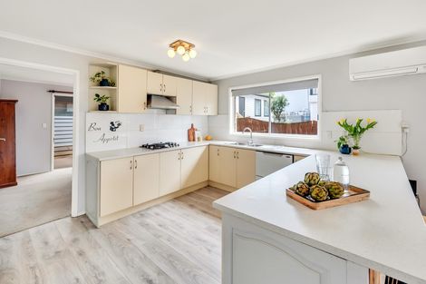 Photo of property in 129 Botany Road, Botany Downs, Auckland, 2010