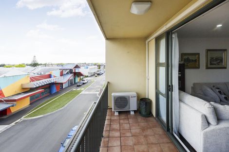 Photo of property in Maddison Apartments, 2/6c Queen Street, Palmerston North, 4410