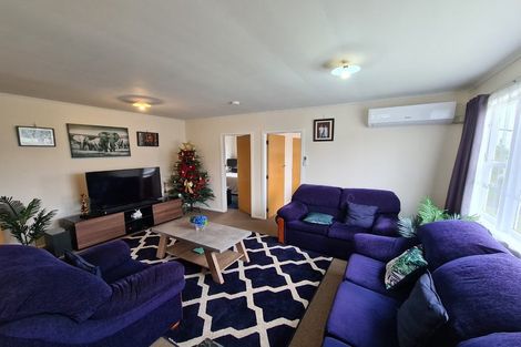 Photo of property in 2 Barclay Street, Newlands, Wellington, 6037