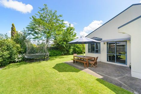 Photo of property in 100 Summerhill Drive, Fitzherbert, Palmerston North, 4410