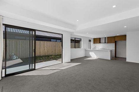 Photo of property in 16 Fallow Street, Jacks Point, 9371