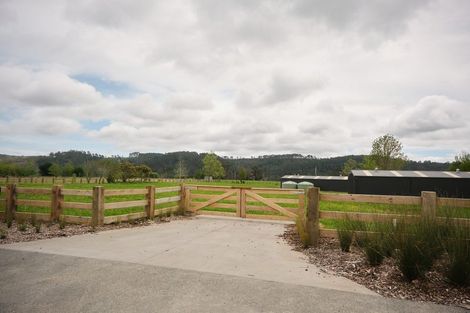 Photo of property in 2 Ada Lane, Riverhead, 0793