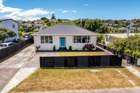 Photo of property in 25 Kapiti Crescent, Titahi Bay, Porirua, 5022