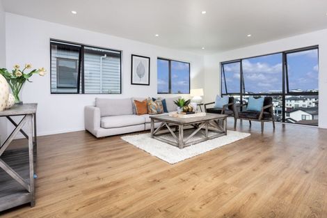 Photo of property in 25 Baumea Rise, Massey, Auckland, 0614