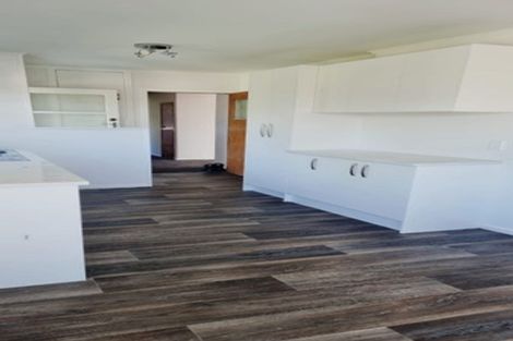 Photo of property in 34 Tiroroa Avenue, Te Atatu South, Auckland, 0610