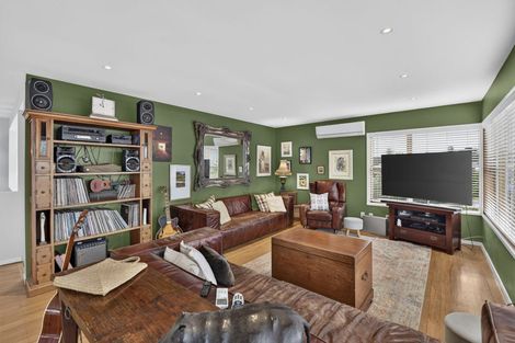 Photo of property in 250 Centreway Road, Orewa, 0931
