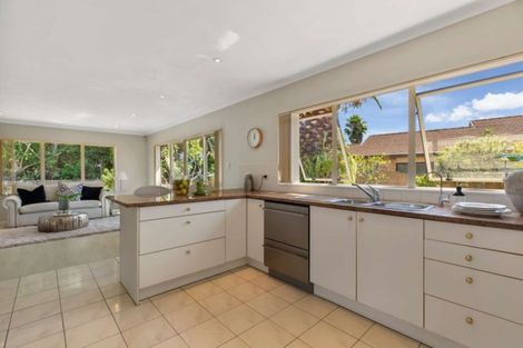 Photo of property in 12 Tington Avenue, Wattle Downs, Auckland, 2103