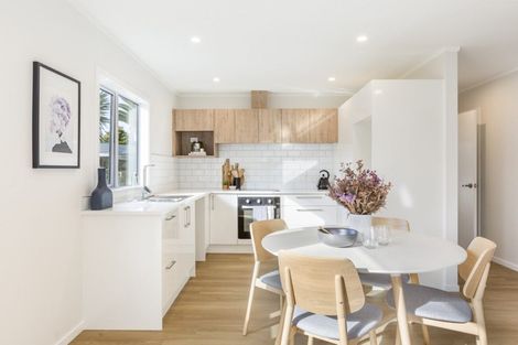 Photo of property in 2/13 Oregon Avenue, Avondale, Auckland, 1026