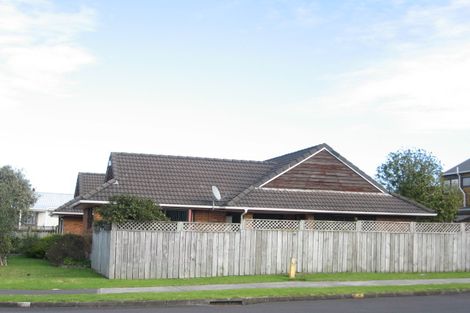 Photo of property in 136 Carnoustie Drive, Wattle Downs, Auckland, 2103