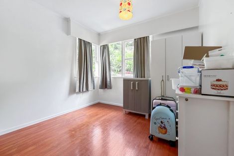 Photo of property in 17 Sovereign Place, Glenfield, Auckland, 0629