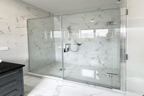 Photo of property in 6b St Catherine Crescent, West Harbour, Auckland, 0618