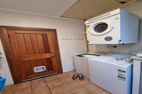 Photo of property in 62 Fairview Crescent, Kelburn, Wellington, 6012