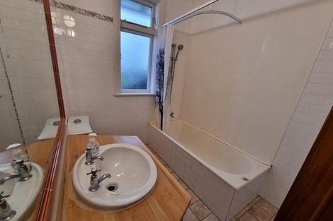 Photo of property in 62 Fairview Crescent, Kelburn, Wellington, 6012