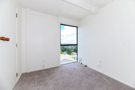 Photo of property in 2/30 Glen Vista Place, Bayview, Auckland, 0629