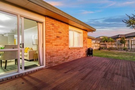 Photo of property in 12 Bokeen Lane, Flat Bush, Auckland, 2019