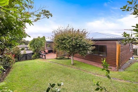 Photo of property in 17 Brampton Road, Snells Beach, 0920