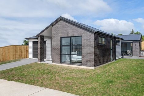 Photo of property in 53 Vinistra Road, Kumeu, 0810