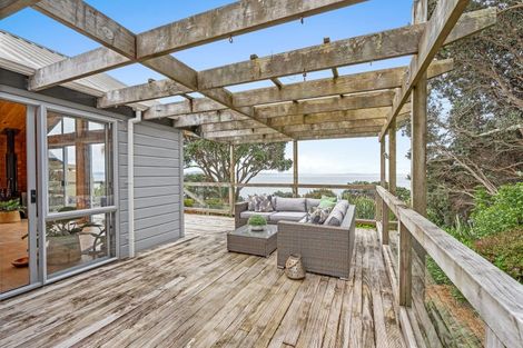 Photo of property in 38 Pacific Parade, Army Bay, Whangaparaoa, 0930