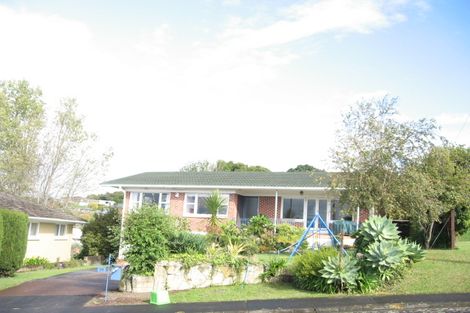 Photo of property in 19 Colmar Road, Mellons Bay, Auckland, 2014