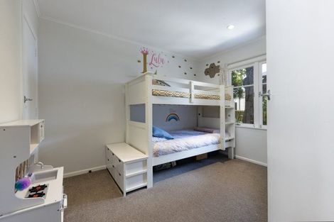 Photo of property in 25 Taipari Road, Te Atatu Peninsula, Auckland, 0610