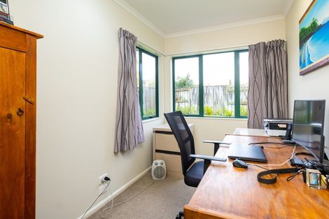Photo of property in 2 Hanna Place, Havelock North, 4130