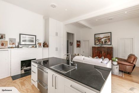 Photo of property in 40 King Edward Parade, Devonport, Auckland, 0624